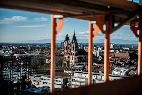 Zwischen Disruption und Verteidigung: wie die KI Scout24 und SMG trifft Zwischen Disruption und Verteidigung: wie die KI Scout24 und SMG trifft