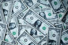 Schwacher Dollar frisst Rendite – was Anleger dagegen unternehmen können
